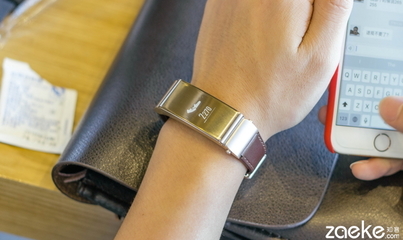 手環(huán)與藍(lán)牙耳機(jī)的合體，更實(shí)用的華為B2智能手環(huán)